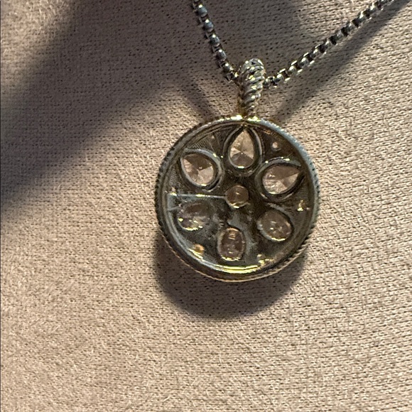 Elegant Gold and Silver Pendant Necklace - Picture 4 of 5